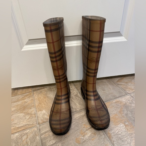 Burberry rain boots size 40 - Picture 2 of 8
